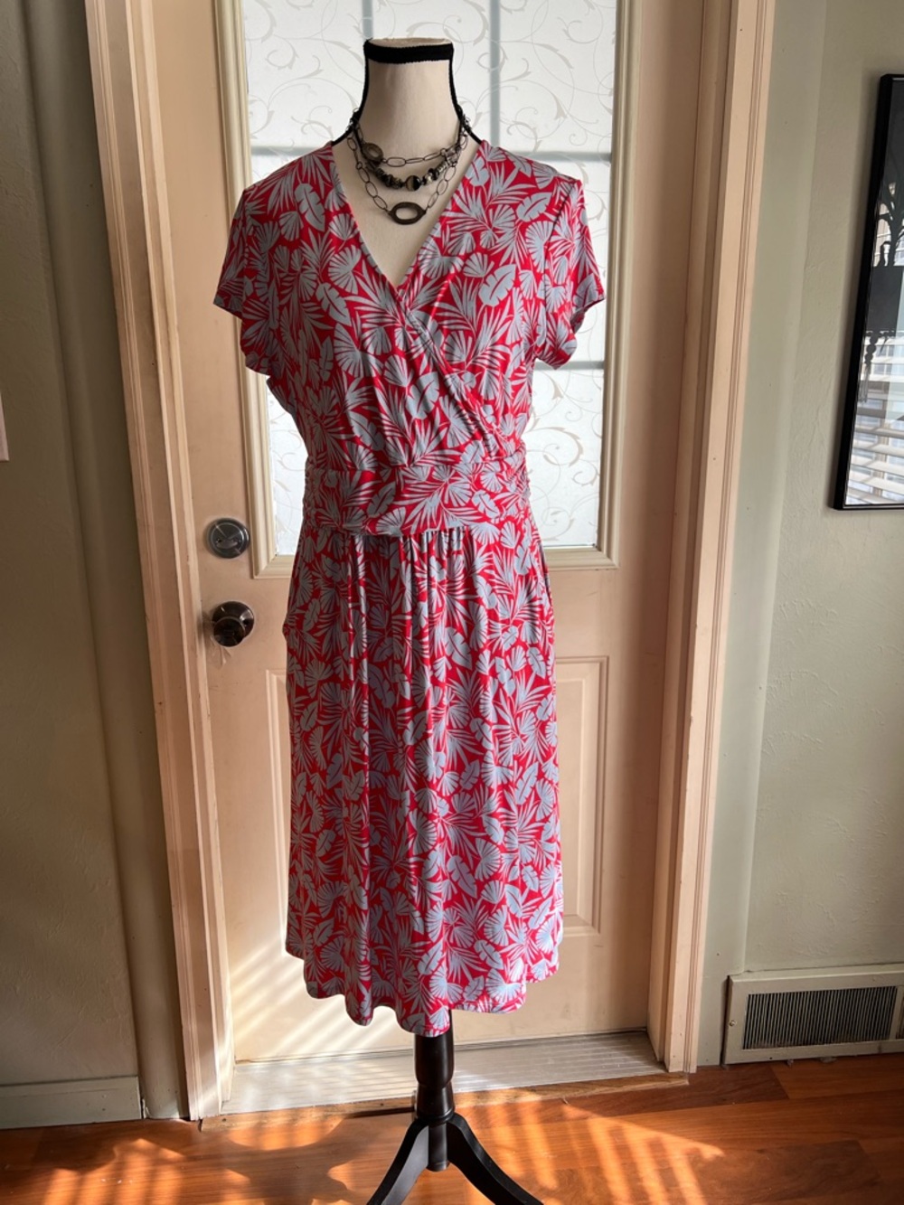 Boden Lola Jersey dress sz 10R cherry Red Surf Palm print. Faux wrap.